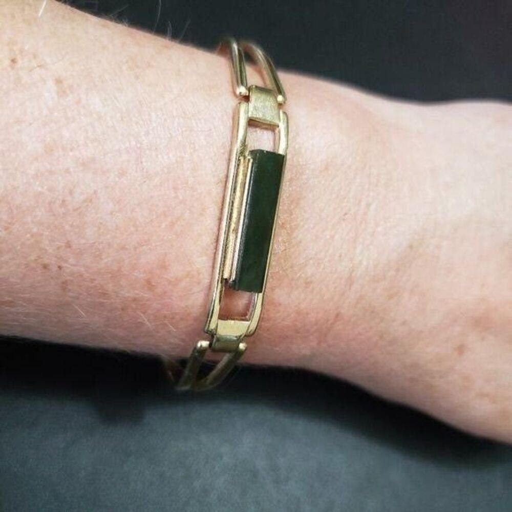 Avon green and gold tone bracelet 6"